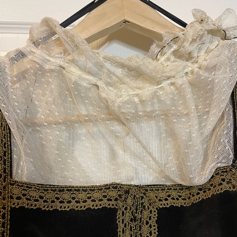 VTG medieval bodice / Shakespearean costume black velvet gold lace trim sz S (?) - Picture 9 of 16